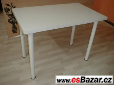 Jídelní stůl