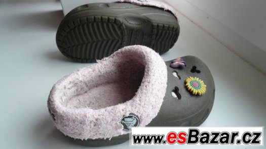 Hnědo-růžové, zateplené Crocs C 6 / 7 – fotografie 1