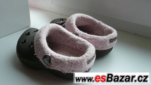Hnědo-růžové, zateplené Crocs C 6 / 7 – fotografie 3