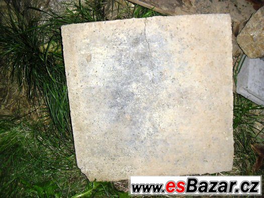 POPTÁVÁM dlažební betonové kostky 50x50 cm – fotografie 1