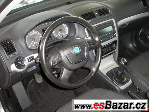 Octavia 1,6 Cr 77kW Elegance MAX + sport - jen 43 000km – fotografie 4