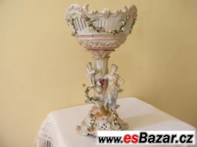 Porcelánový figurální nástolec vysoký 475mm