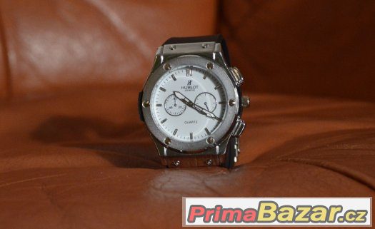 moderní hodinky Hublot – fotografie 1
