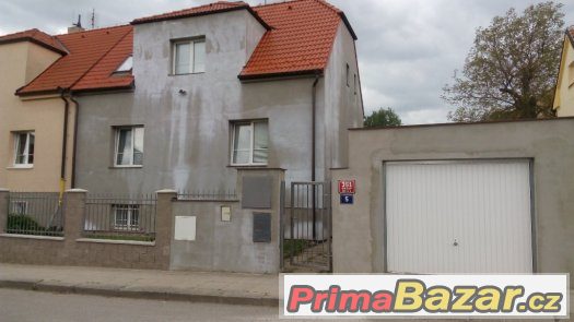 Prodej domu s garáží a zahradou, Praha - Stodůlky – fotografie 1