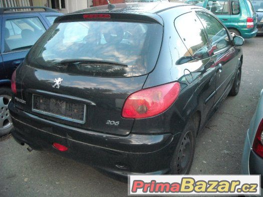 ZLEVNĚNO Peugeot 206 1.4i SPORT R.v 2003 – fotografie 3