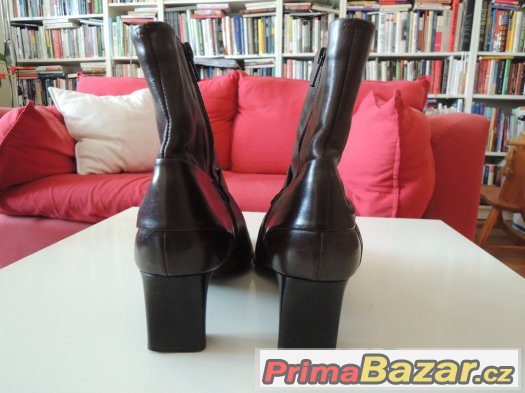 Hnědé kotníkové boty Clarks – fotografie 2