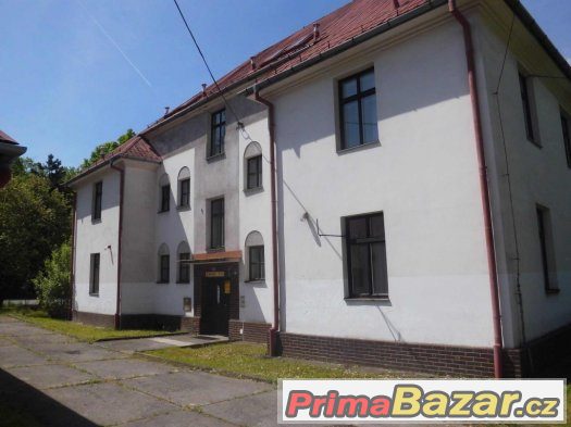 Budova i k bytovým účelům + dvojgaráž,+ st.poz, vjezd i s ka – fotografie 1