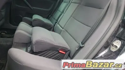VW Passat 2004 integrované dětské sedačky,tažné zařízení