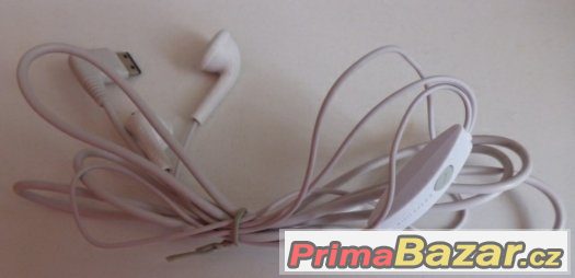 Nová sluchátka a datový kabel Samsung – fotografie 1