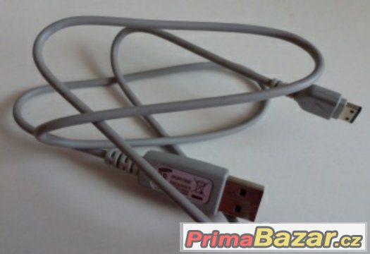Nová sluchátka a datový kabel Samsung – fotografie 2