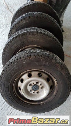 Pirelli zimní 215/70 R15 C vzorek 7mm, s disky jako nové. ci – fotografie 1