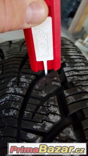 Pirelli zimní 215/70 R15 C vzorek 7mm, s disky jako nové. ci – fotografie 2