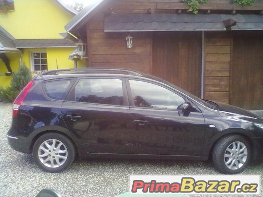 HYUNDAI i30 CRDí CW combi 2009 – fotografie 3