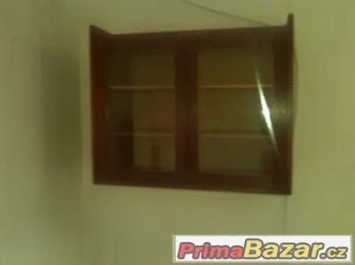 Prodám starší prosklenou skřínku