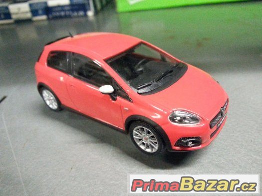 Model 1:24 Fiat Grande Punto Abarth – fotografie 3