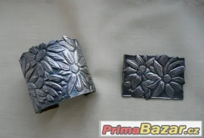 náramek a brož