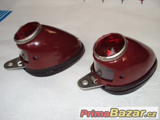 zadní lampa na pio 555,pařez,pérák – fotografie 1