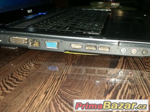 Acer eMachines E725 – fotografie 1