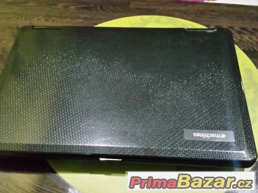 Acer eMachines E725 – fotografie 2
