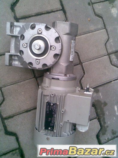 Motor s převodovkou – fotografie 1