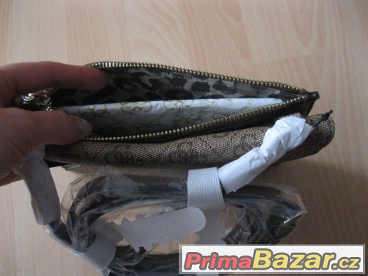 Guess crossbody kabelka a psaníčko v 1 – fotografie 5