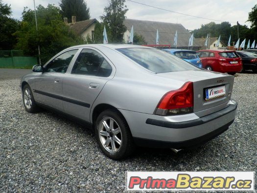 VOLVO S60 2.5 T  154KW 4X4 ČR,KLIMA,KUŽE – fotografie 2
