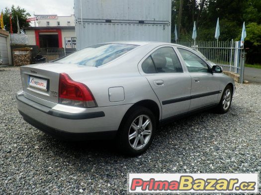 VOLVO S60 2.5 T  154KW 4X4 ČR,KLIMA,KUŽE – fotografie 3