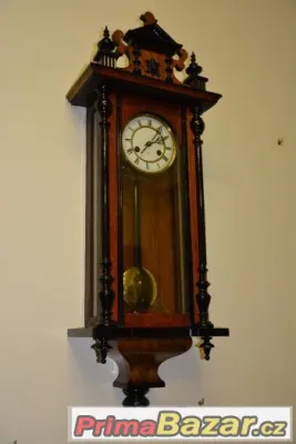 Starožitné řezbované hodiny Junghans, rok 1885