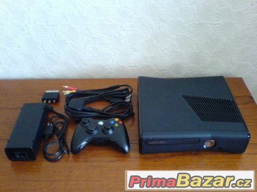 Prodám XBOX 360 slim WIFI - 1439 + příslušenství.. – fotografie 4