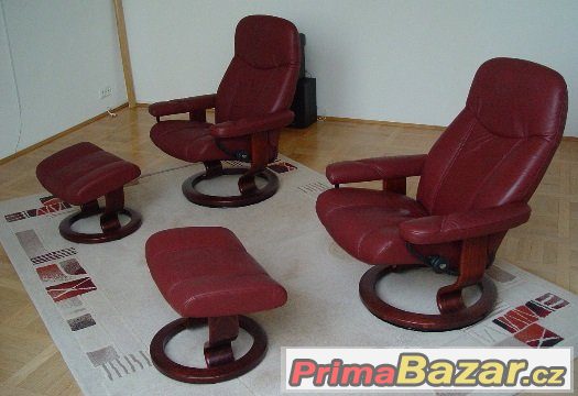 Křesla Stressless, hračky, kalkulačka, krabičky, hrnec – fotografie 1