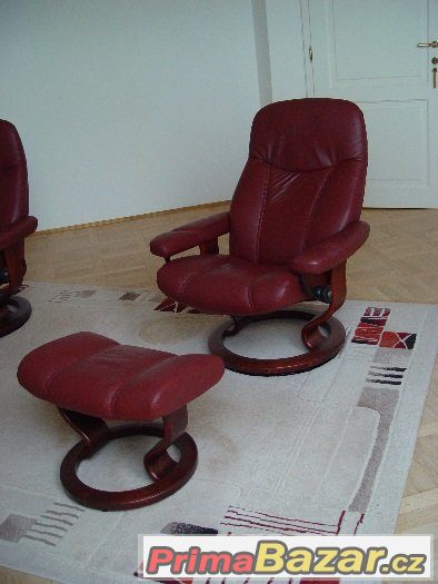 Křesla Stressless, hračky, kalkulačka, krabičky, hrnec – fotografie 2