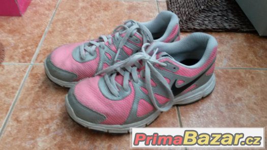 Nike 35,5 růžové – fotografie 1