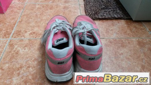 Nike 35,5 růžové – fotografie 4