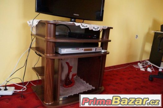 Stolek pod TV – fotografie 1