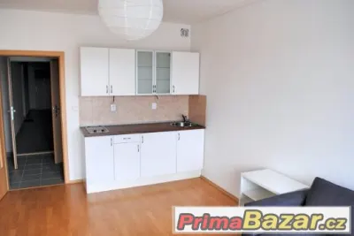 Pronájem bytu 1+kk, Praha 5 - Košíře.