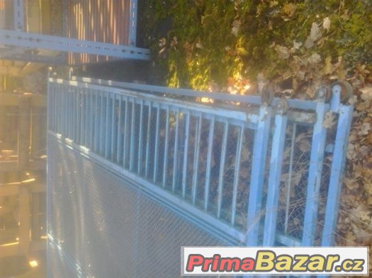 Brána posuvná ocelová drátěná zachovalá – fotografie 4