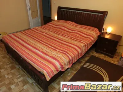 Prodám velkou manželskou postel z masívu - buk
