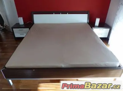 Dvoulůžko z XXLutz, rošty, matrace