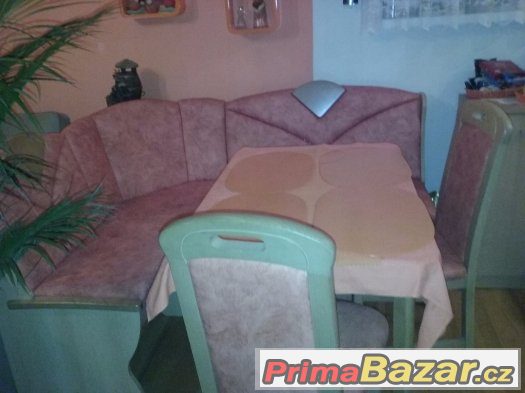jídelní rohová lavice,stůl a 2 židle – fotografie 1
