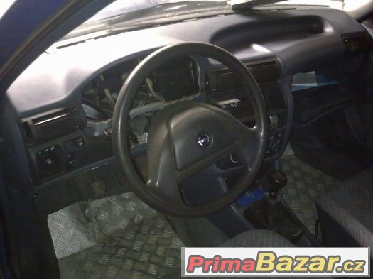 Opel Astra F 1,4i - díly – fotografie 2