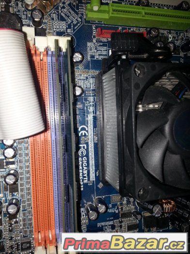 PC skříň se zdrojem – fotografie 5