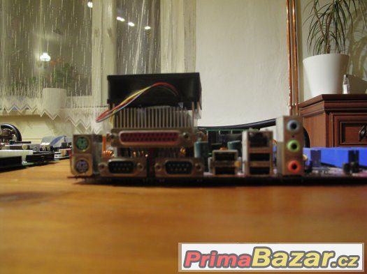 Základní Deska s Pentium 4 / AGP / Sata / Firewire – fotografie 2