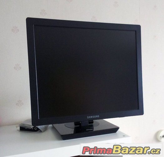 Špičkový LCD monitor 19" Samsung SyncMaster 970P černý – fotografie 1