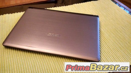 13,3 ASUS U32U top stav – fotografie 2