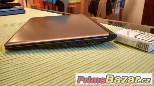 13,3 ASUS U32U top stav – fotografie 3