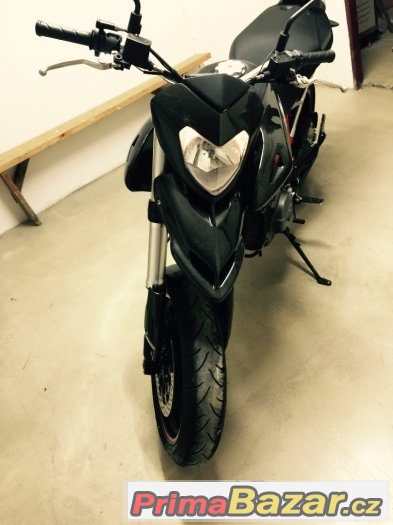 Ducati Hypermotard 796, 2011, carbon kapotáž, super stav – fotografie 3