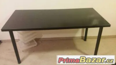 Bílý psací stůl