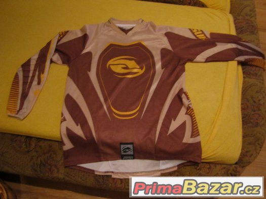 Dres ANSWER – fotografie 1