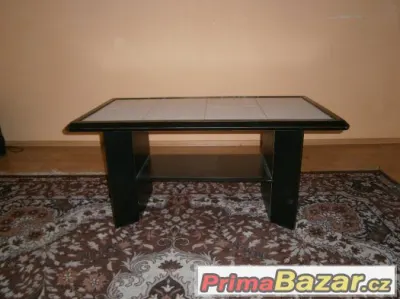 konferenční stolek