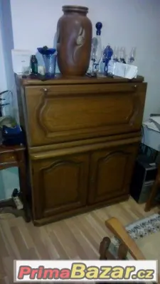 Prodám sekretař 126/102/40 cm